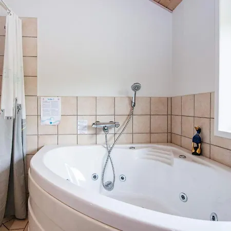 6 Person In Hemmet-by Traum * Hemmet