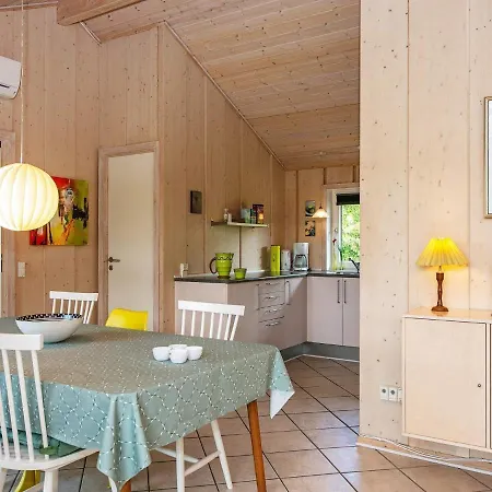 6 Person In Hemmet-by Traum