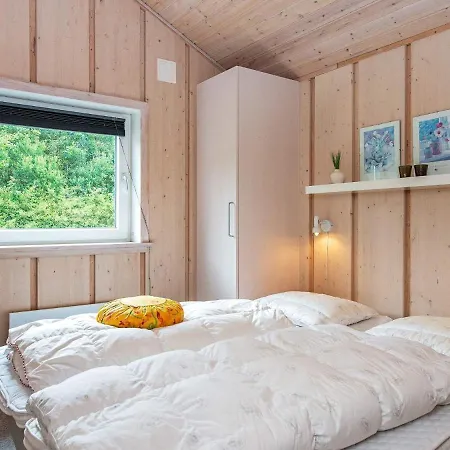 6 Person In Hemmet-by Traum
