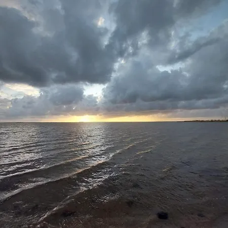 6 Person In Hemmet-by Traum