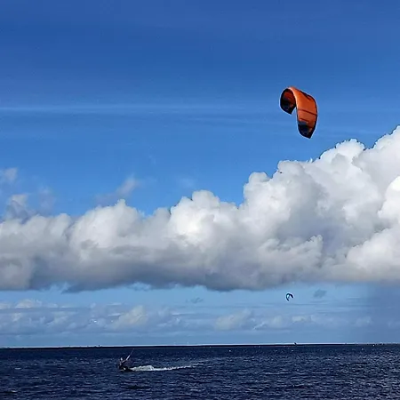 6 Person In Hemmet-by Traum