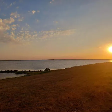 6 Person In Hemmet-by Traum