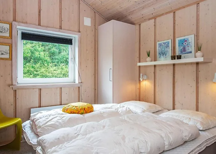 6 Person In Hemmet-by Traum